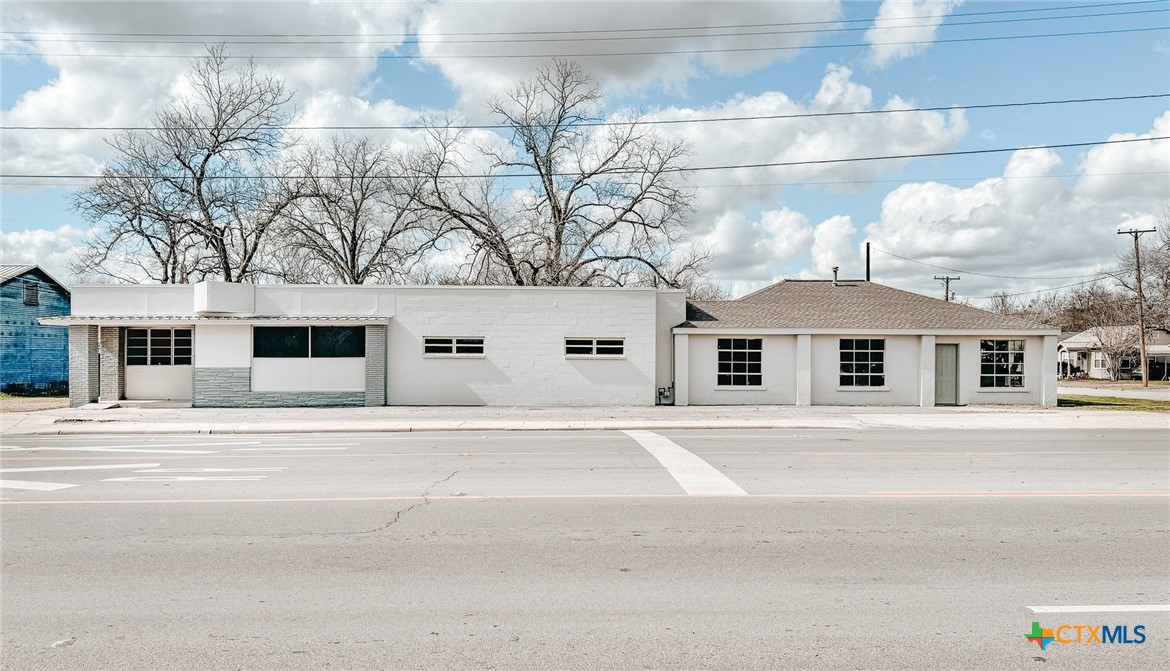 305 N Laurent Street Property Photo 1