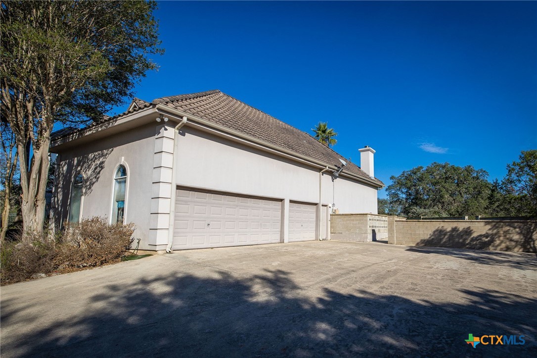 1001 Riada Drive Property Photo 3