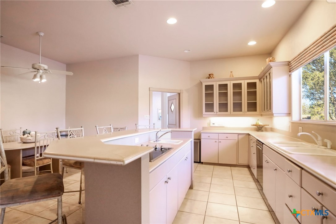 1001 Riada Drive Property Photo 9