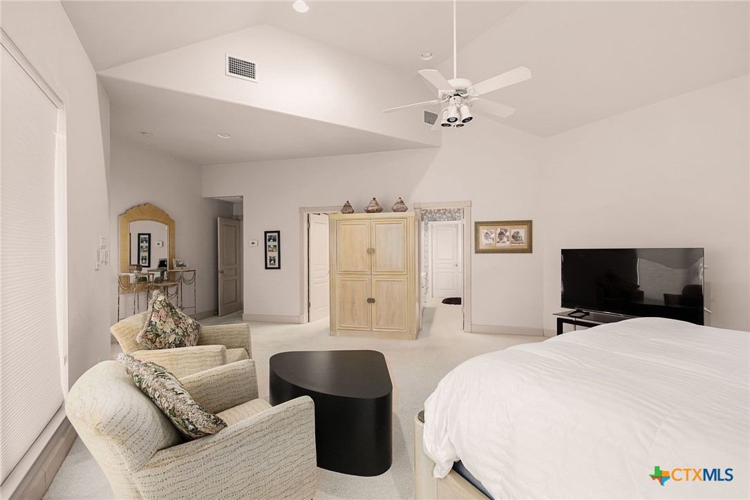 1001 Riada Drive Property Photo 14