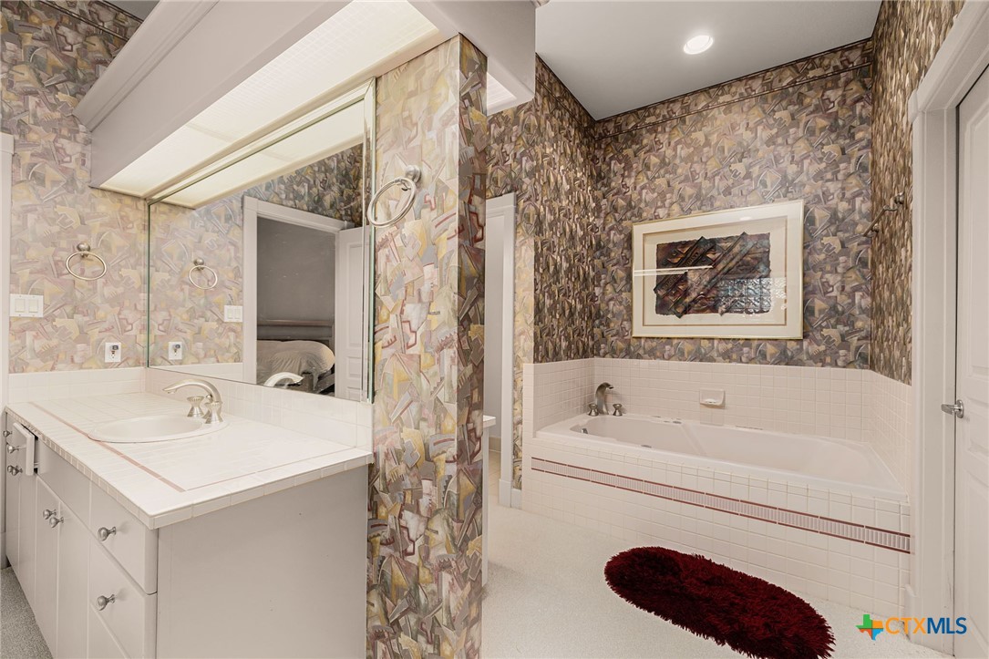 1001 Riada Drive Property Photo 18