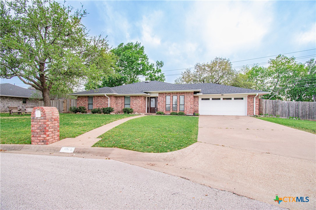 1012 Pin Oak Drive Property Photo 1