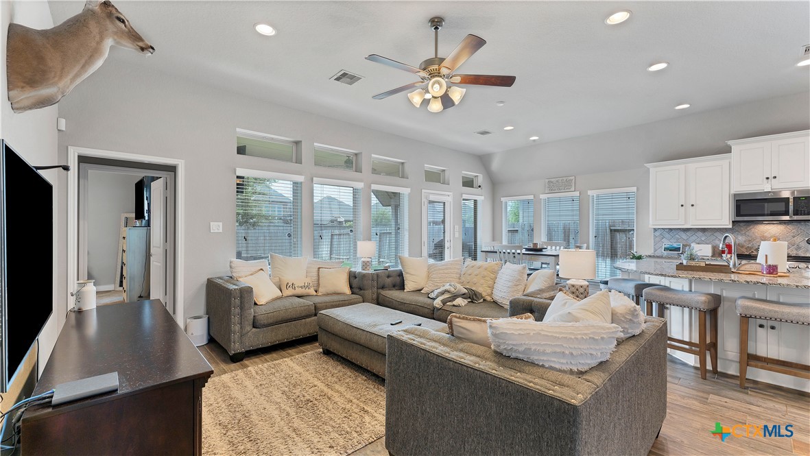 2117 Range Road Property Photo 1