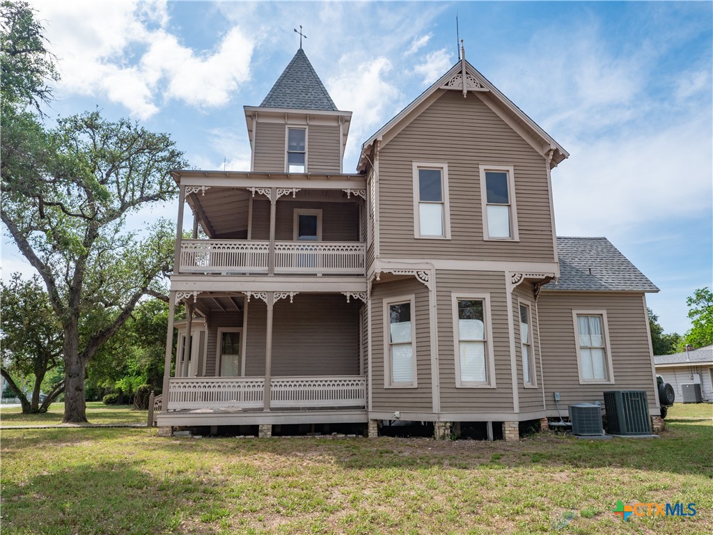 204 W Reuss Boulevard Property Photo 1