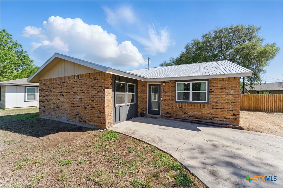 226 Gruene Road Property Photo
