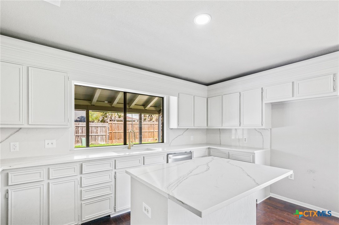 116 Newport Drive Property Photo 23
