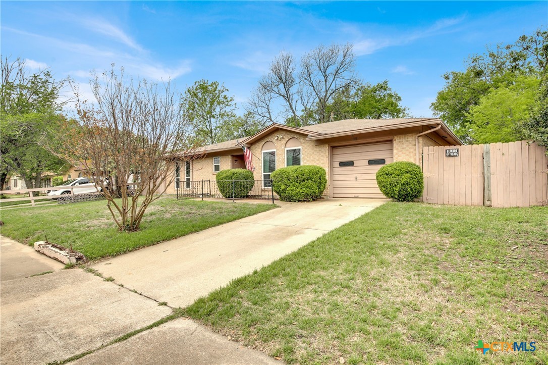 1811 Clarawood Drive Property Photo 1