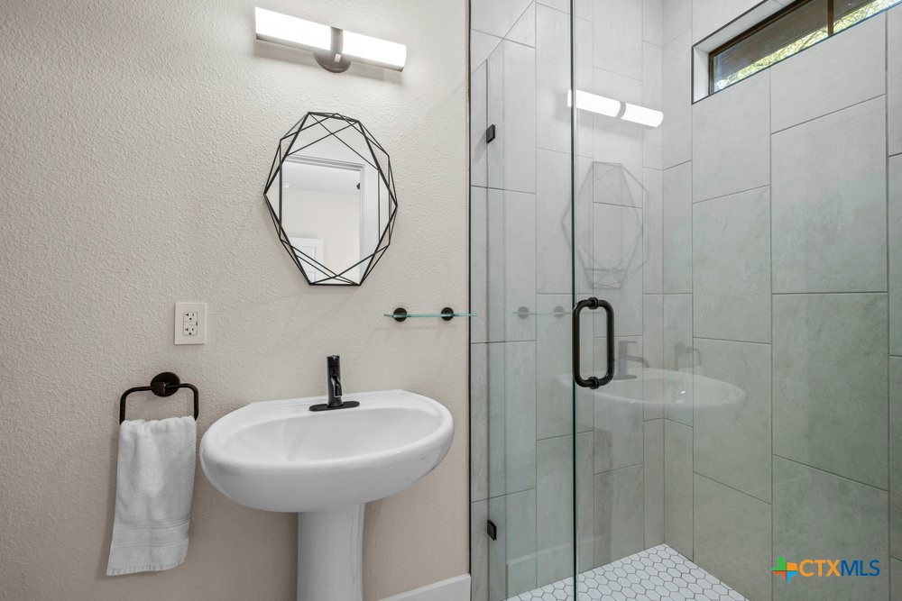 10 Riverstone Parkway Property Photo 14