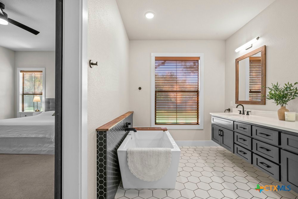 10 Riverstone Parkway Property Photo 18