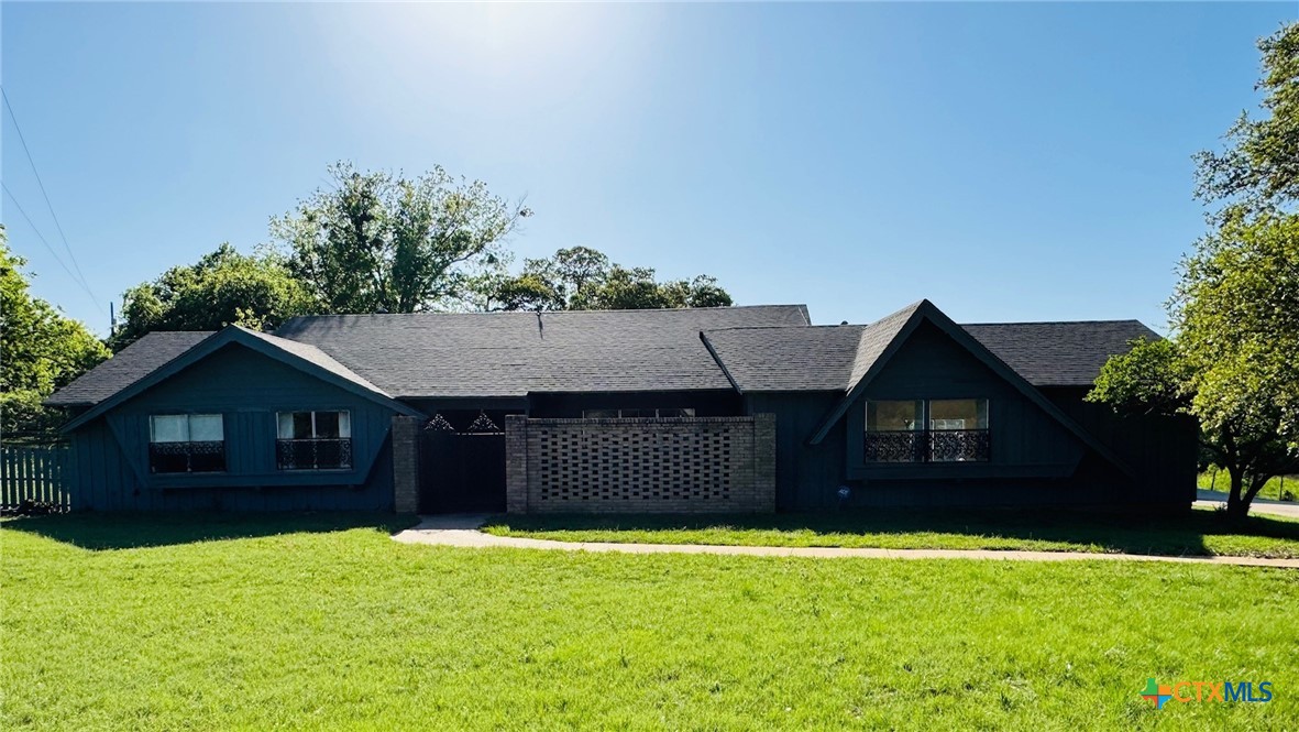 703 N Lovers Lane Property Photo