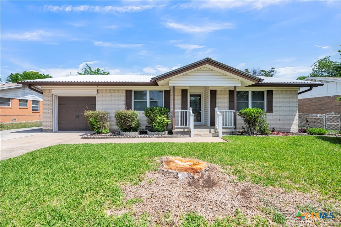 1009 E Robertson Avenue Property Photo 1