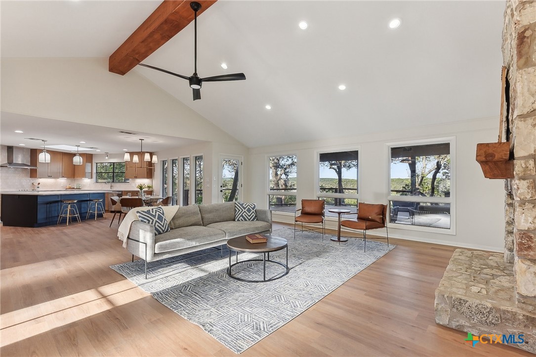 101 Mesa Drive Property Photo 1