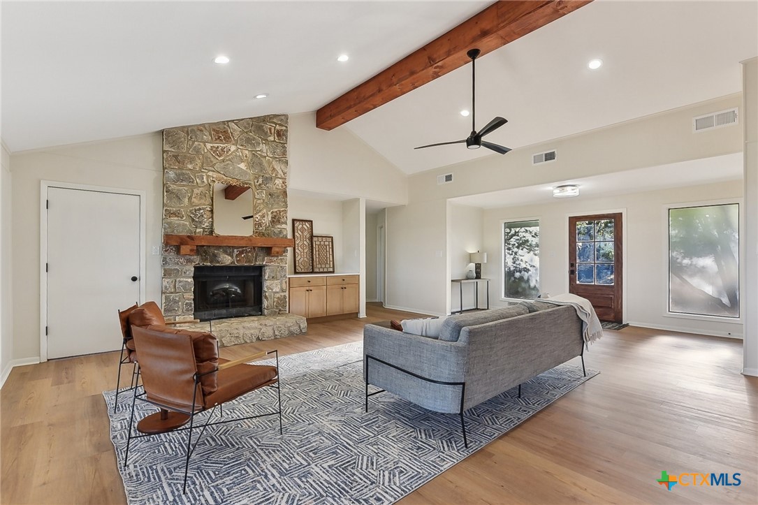 101 Mesa Drive Property Photo 2