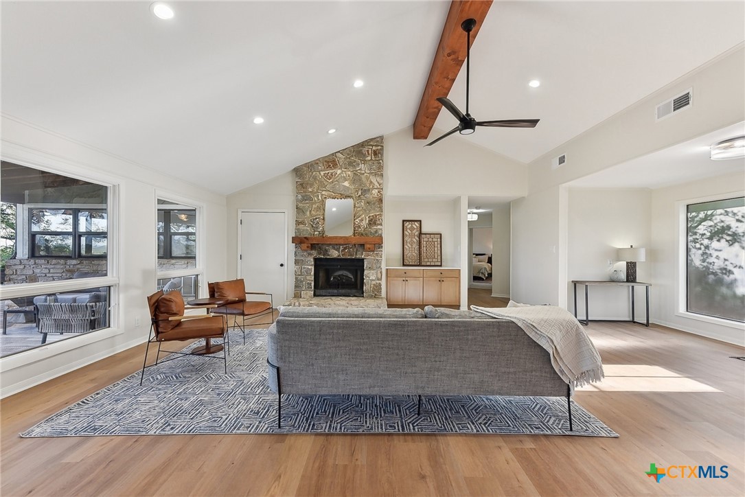 101 Mesa Drive Property Photo 3