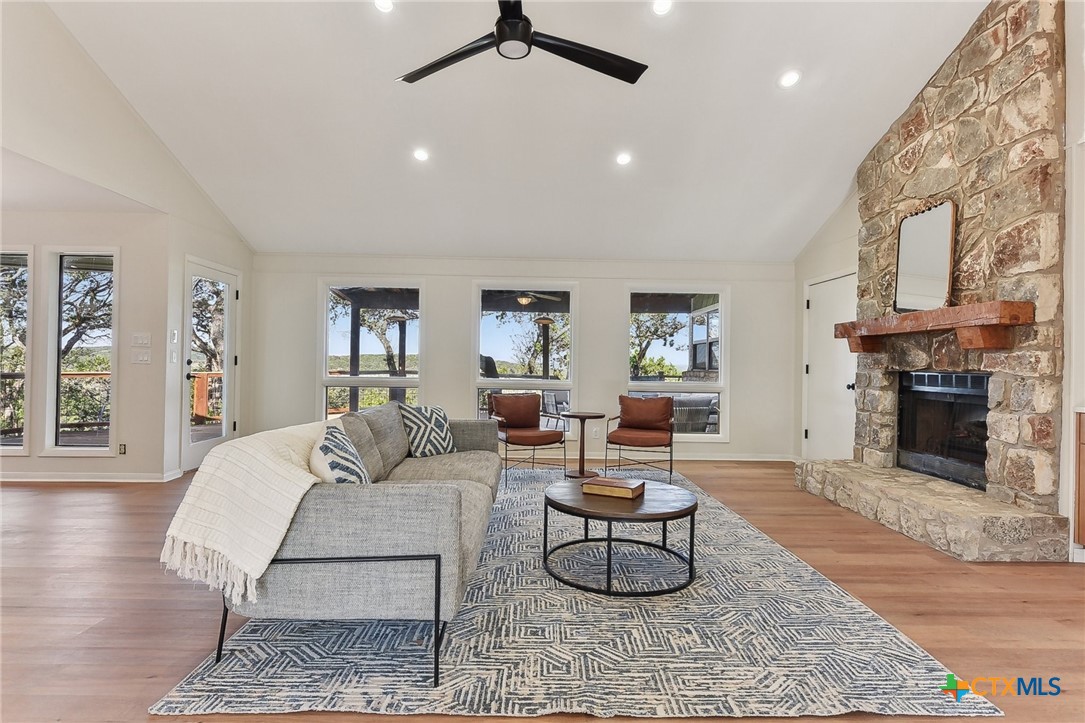 101 Mesa Drive Property Photo 4