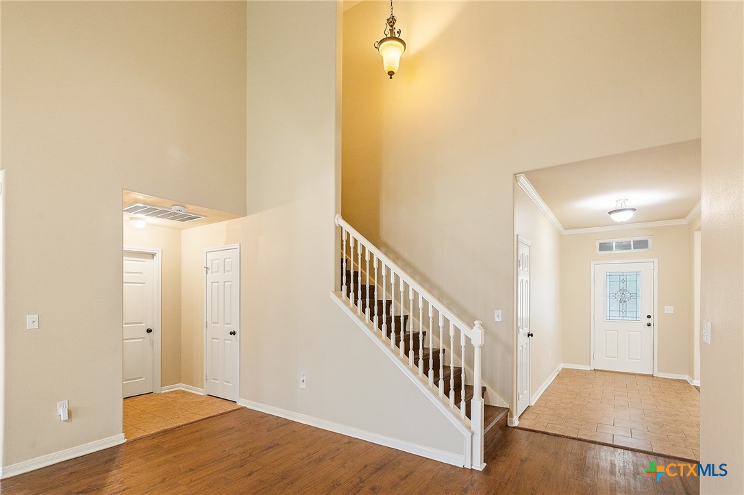 104 Red Oak Court Property Photo 2