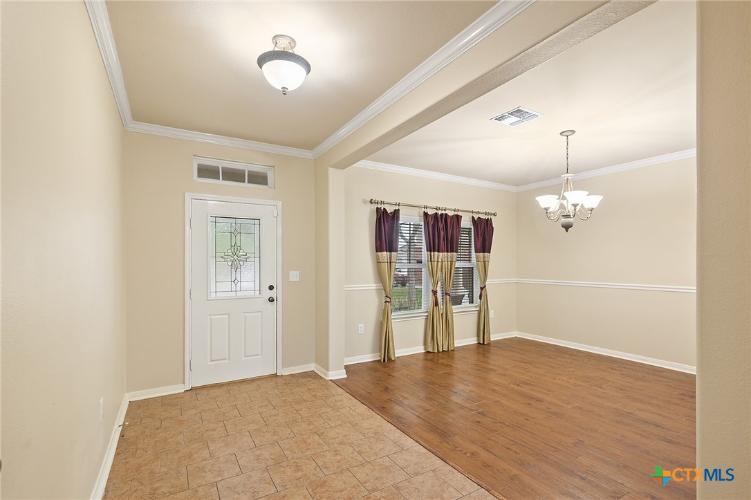 104 Red Oak Court Property Photo 3