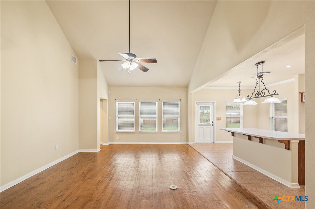 104 Red Oak Court Property Photo 4