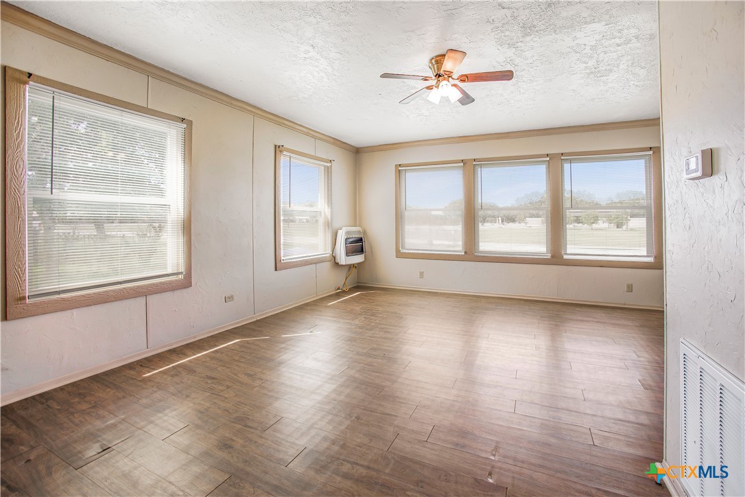 704 Maple Property Photo 4