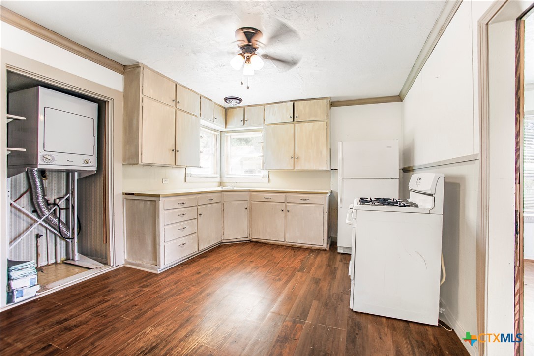 704 Maple Property Photo 5