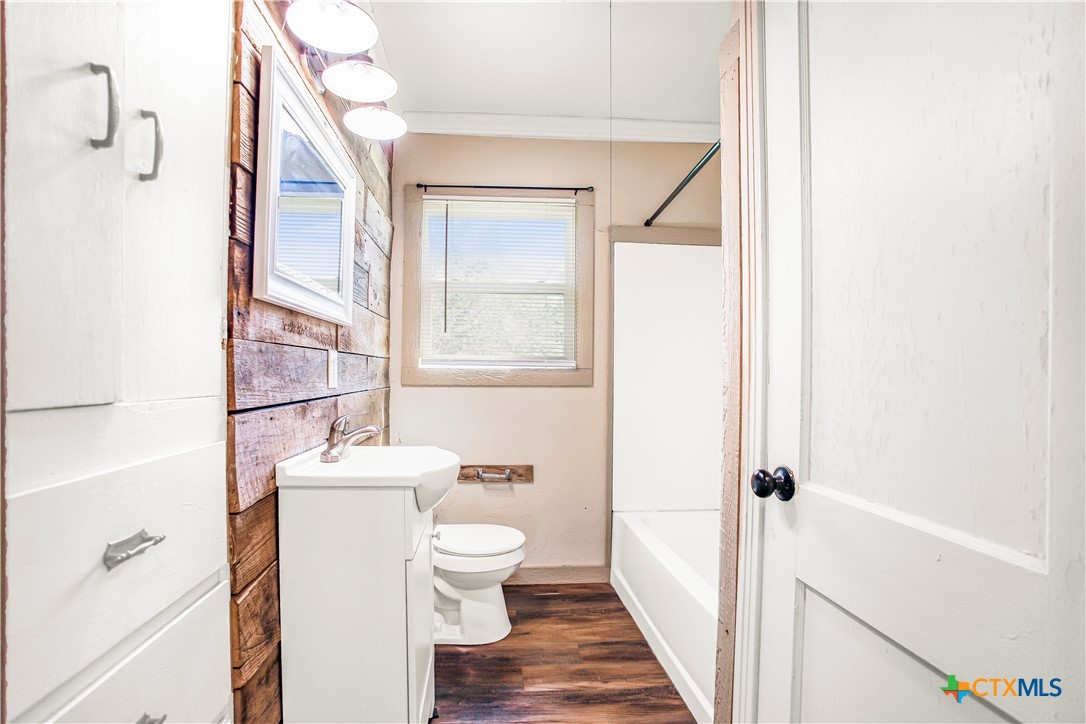 704 Maple Property Photo 6