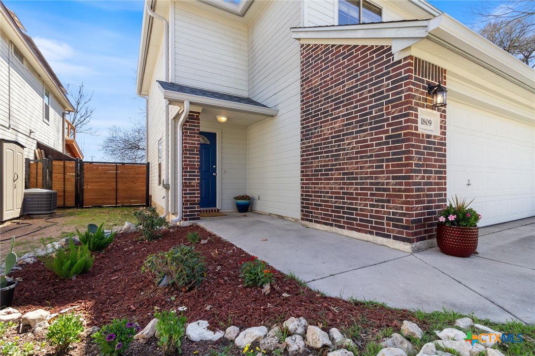 1809 Pearce Court Property Photo 1
