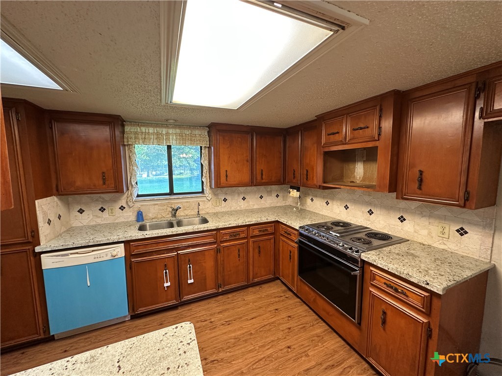 996 Carefree Drive Property Photo 3