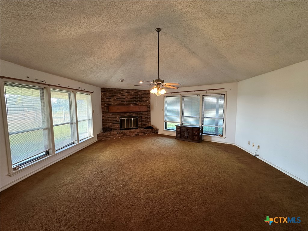 996 Carefree Drive Property Photo 4