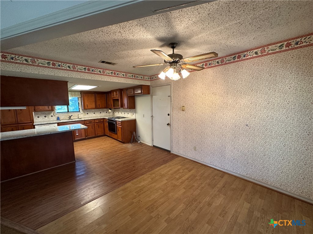 996 Carefree Drive Property Photo 6