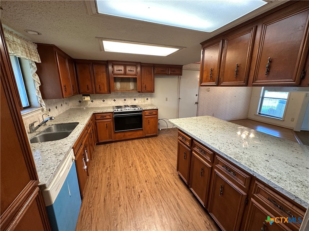 996 Carefree Drive Property Photo 8