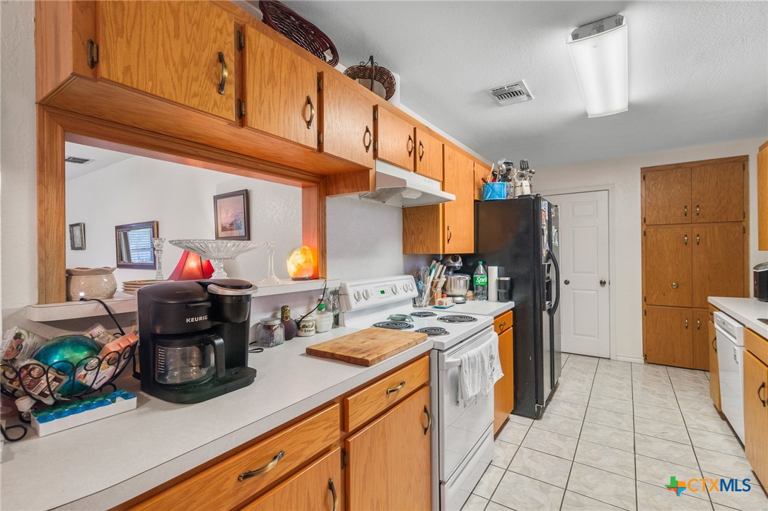 374 & 376 Navidad Property Photo 8