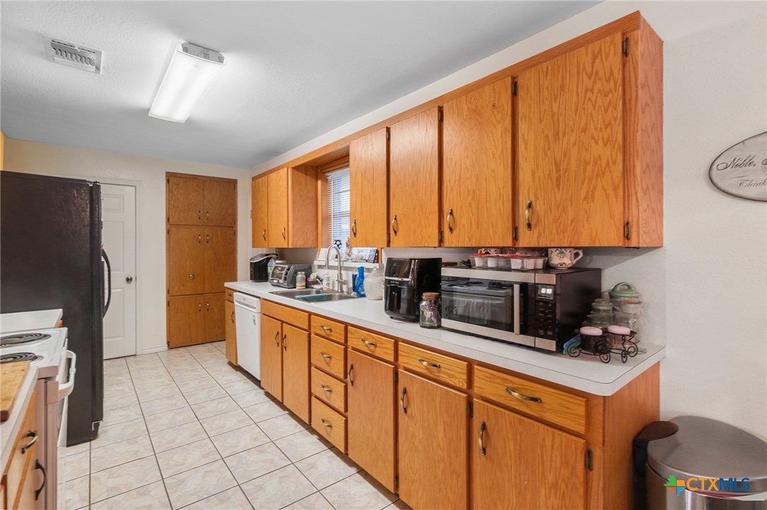 374 & 376 Navidad Property Photo 10