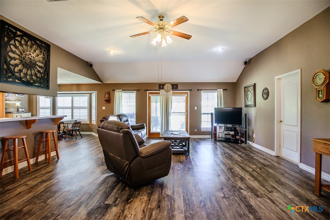 296 Cross Timbers Lane Property Photo 6