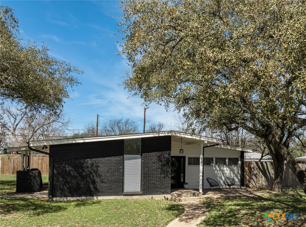802 Fannin Loop Property Photo 1