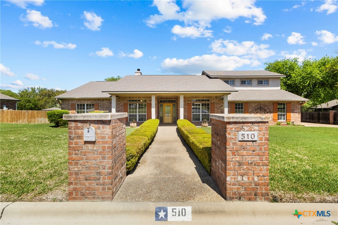 510 White Oak Lane Property Photo 1