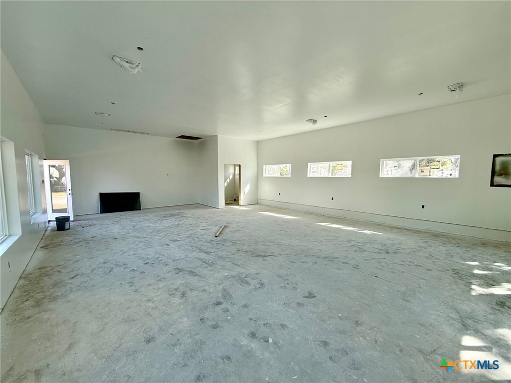 100 Paula Lane Property Photo 4