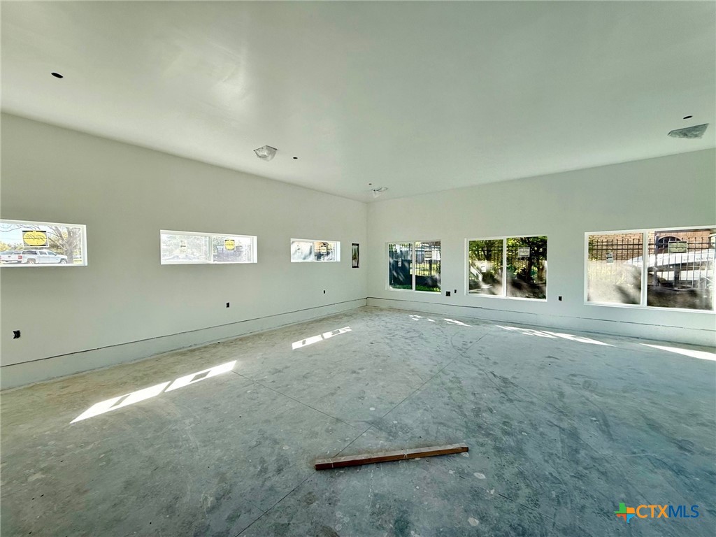 100 Paula Lane Property Photo 5