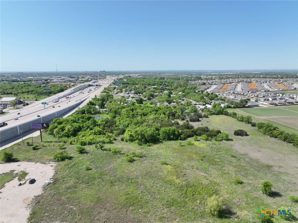1902 N General Bruce Drive Property Photo 8