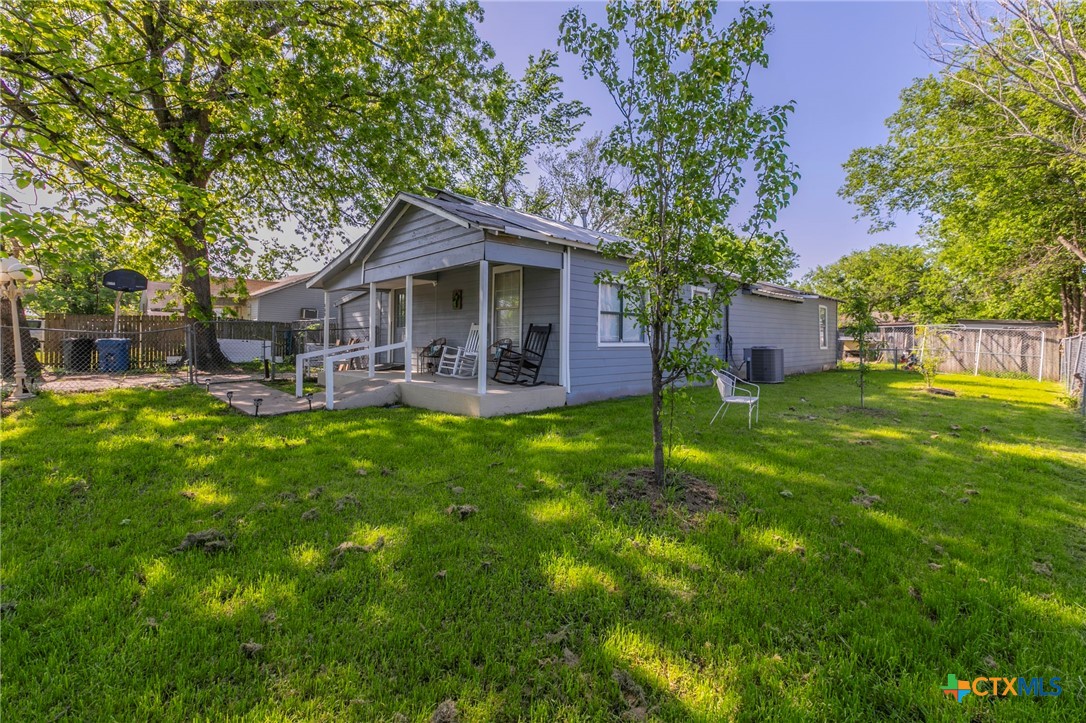409 E Houston Street Property Photo