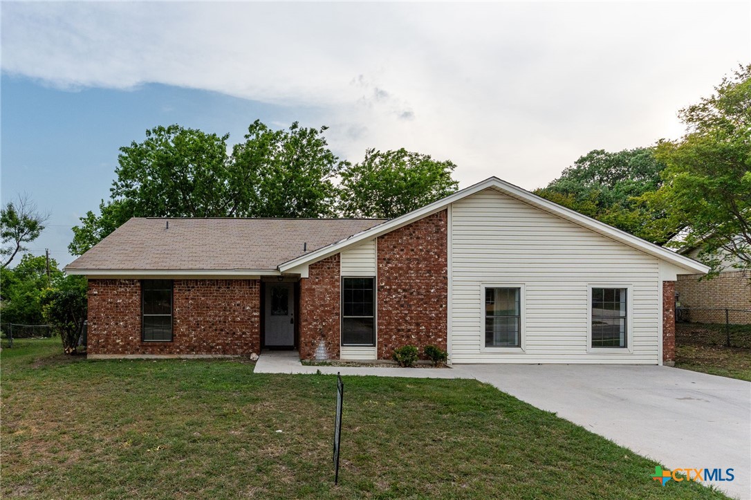114 E Hogan Drive Property Photo