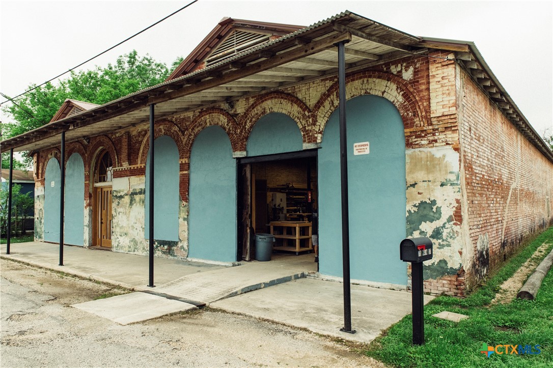75 Main Street Property Photo