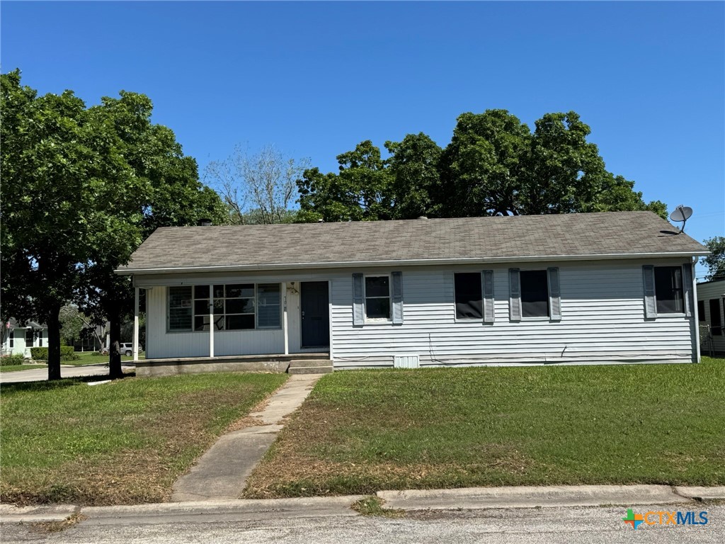 702 E Rosebud Avenue Property Photo 1