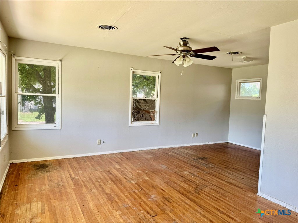 702 E Rosebud Avenue Property Photo 2