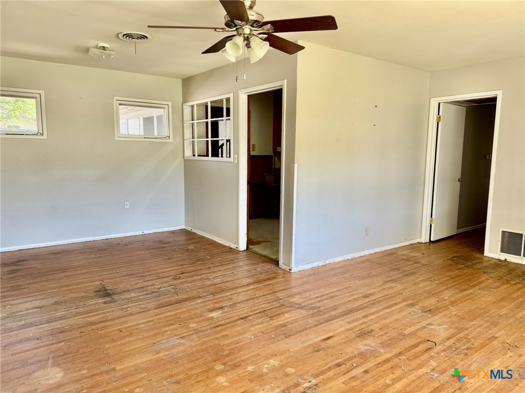 702 E Rosebud Avenue Property Photo 3
