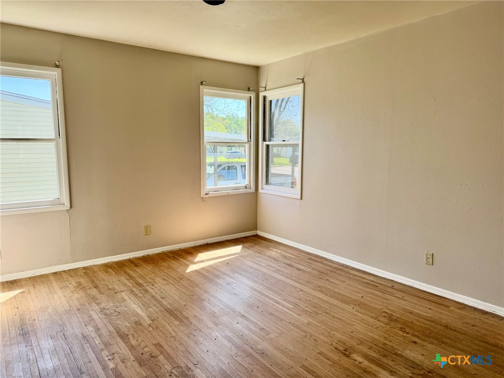 702 E Rosebud Avenue Property Photo 10