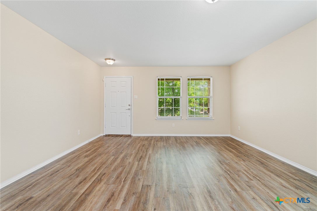 9305 Devonshire Court Property Photo 6