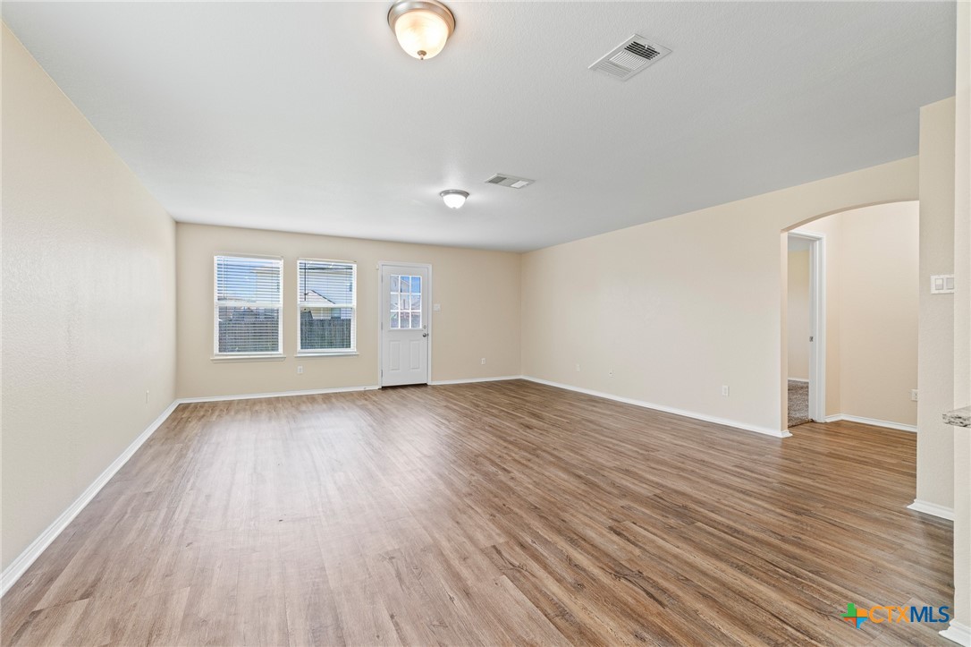 9305 Devonshire Court Property Photo 8