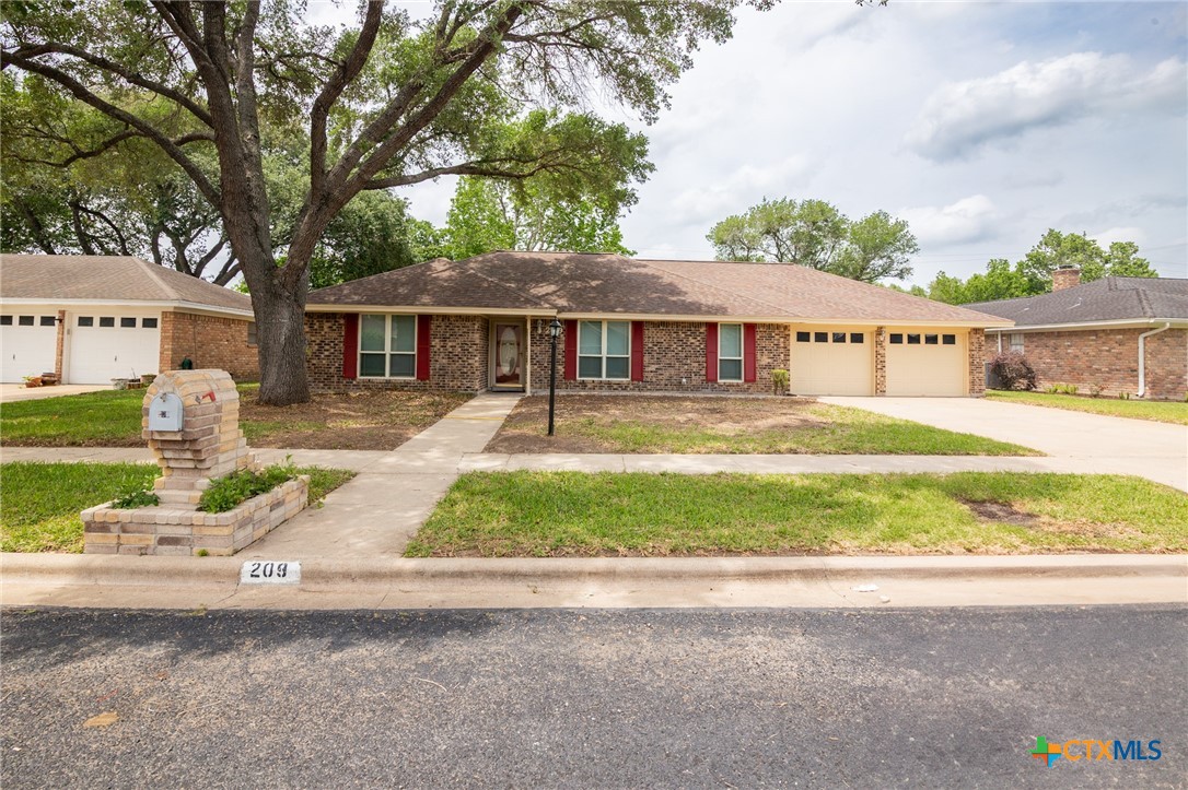 209 Lamorak Property Photo 1