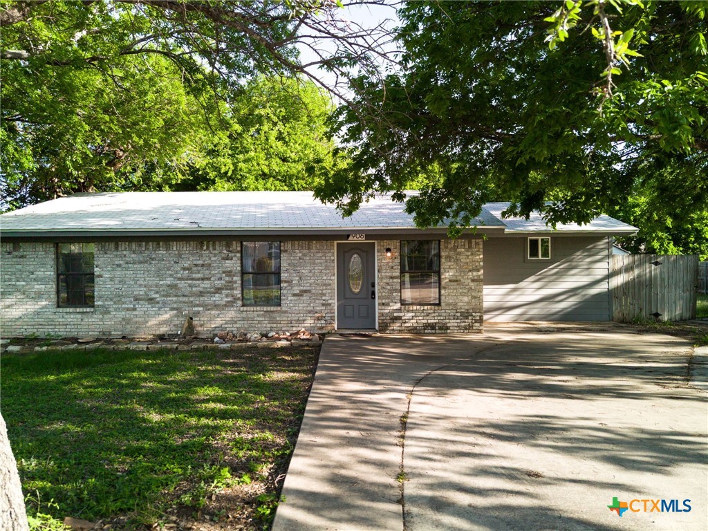 906 E Avenue D Property Photo