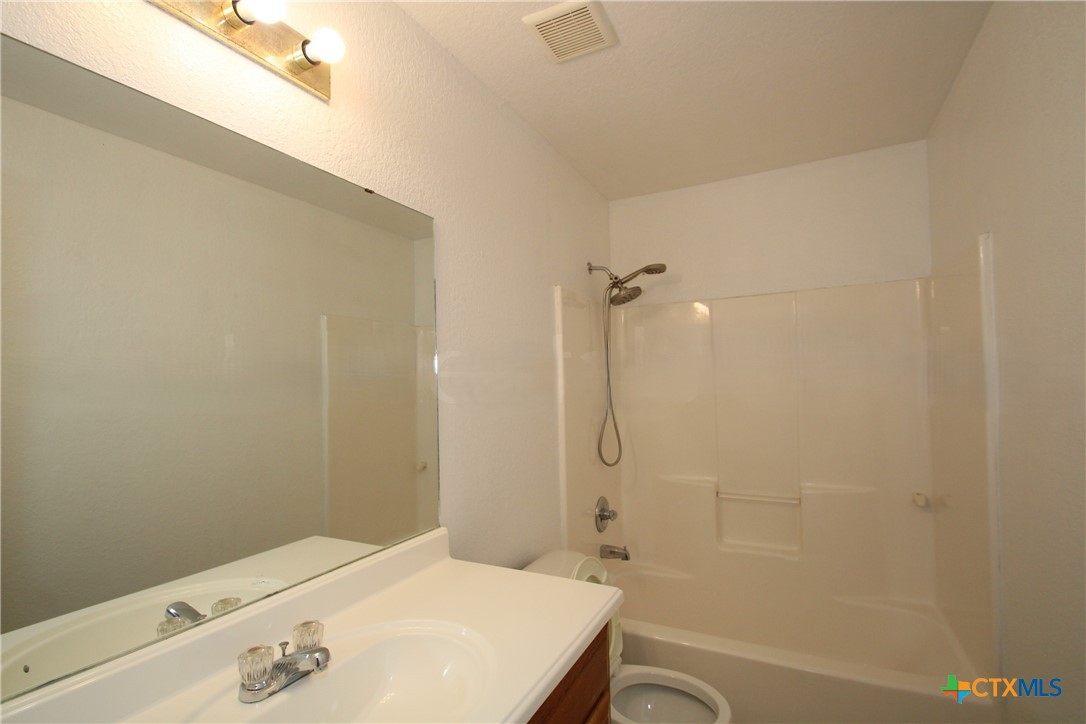 404 Justin Lane Property Photo 6